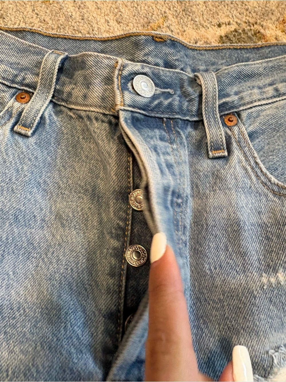 Levi's 501° Original Fit High-Rise
Women's Jean Shorts - Quiet Riot 29 - Picture 4 of 10